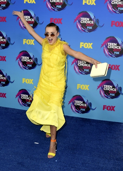 13일(현지시간) 미국 캘리포니아주 로스앤젤레스의 가렌 센터에서 열린 틴 초이스 어워드(Teen Choice Awards)에 영화배우 밀리 바비 브라운이 참석해 포즈를 취하고 있다.<br>AP 연합뉴스