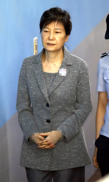 재킷 갈아입은 박근혜