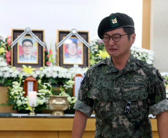 동료 두고 돌리는 발걸음