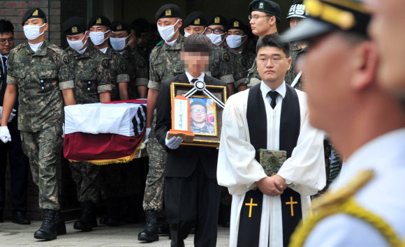 K-9 자주포 순직장병들, 부디 영면하길…