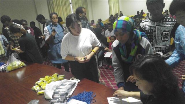 화천군 공무원들이 아디스아바바 시내 참전용사 후손들의 집을 직접 찾아다니며 자료와 인터뷰 등을 통해 장학금 대상 학생들을 선발하고 있다.