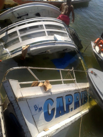 브라질 싱구 강에서 침몰한 선박. AFP=연합뉴스