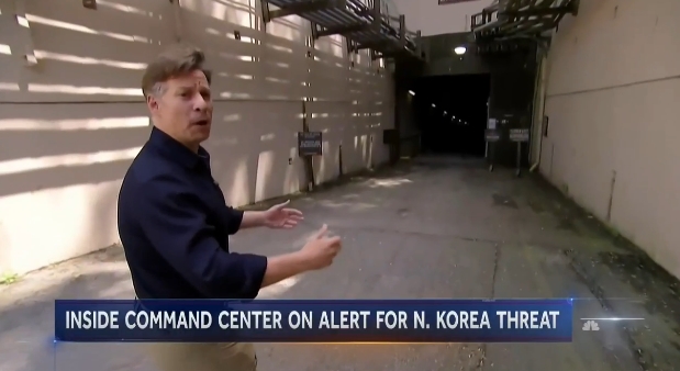 서울 외곽 지하 벙커를 소개하는 리처드 엥겔 미국 NBC 기자. NBC웹사이트 캡처