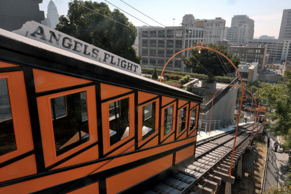 30일(현지시간) 운행을 준비중인 ‘앤젤스 플라이트(Angels Flight)’. AP 연합뉴스