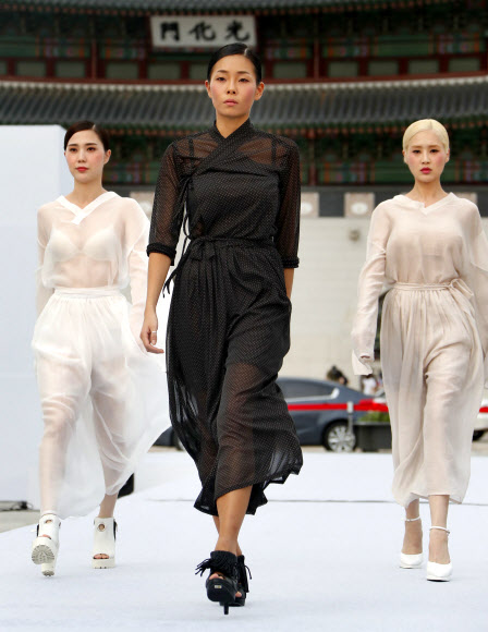 광화문 광장에서 열린 패션쇼