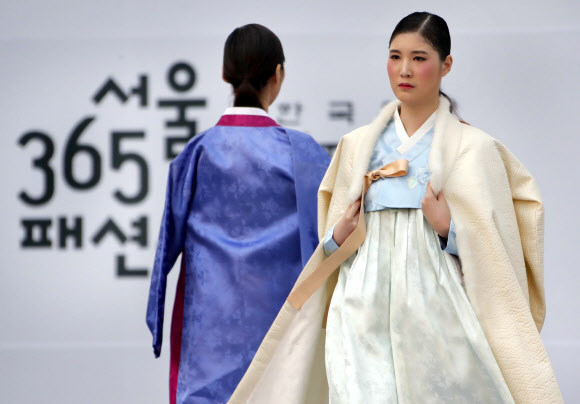 세련된 한복 맵시