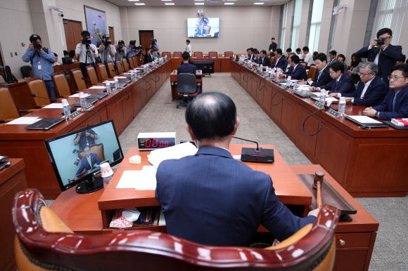 자유한국당 불참 속 박성진 후보자 청문회 계획서 통과