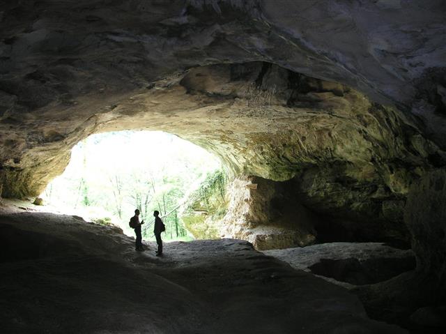 약 4만년 전 네안데르탈인이 살았던 것으로 알려진 크로아티아 빈디야 동굴의 모습. 이보르 카라바닉·PNAS 제공
