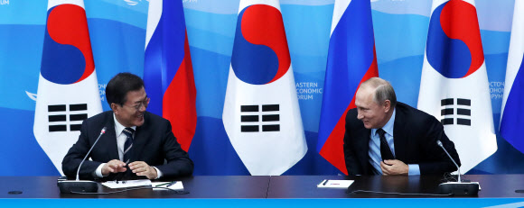 월드컵 본선 진출 축하인사에 웃음 터진 문 대통령