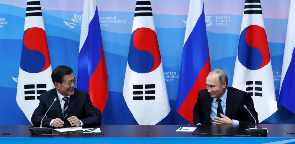 월드컵 본선 진출 인사에 웃음 터진 문 대통령