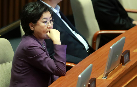 생각 잠긴 이혜훈