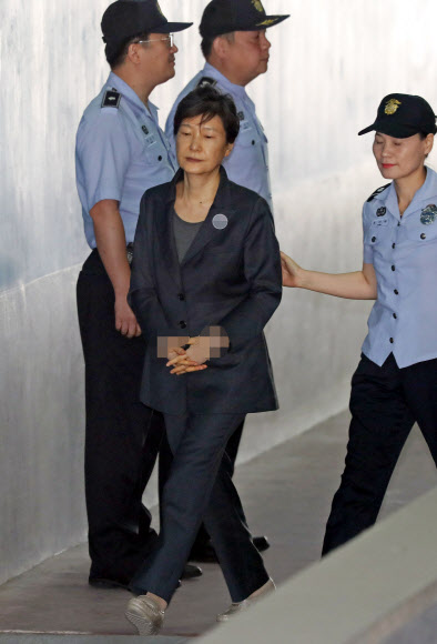 70차 공판 출석하는 박근혜