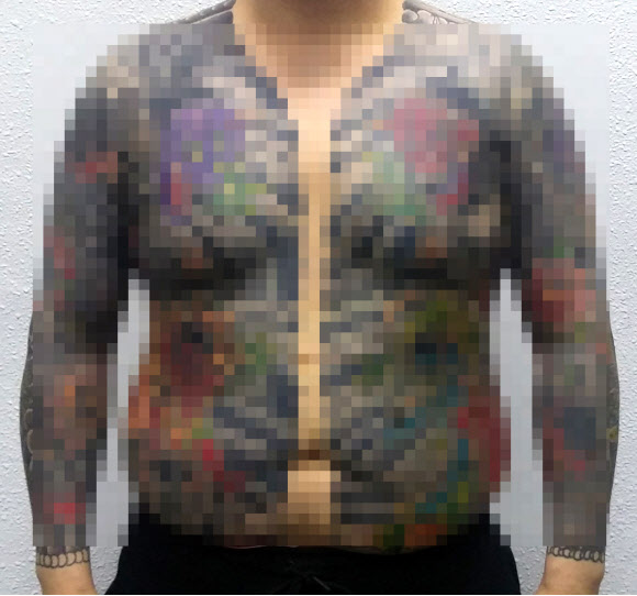 손목까지 한 문신 탓에 5년 전 폭행사건 덜미