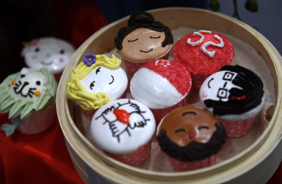 싱가포르의 디저트가 14일(현지시간) 중국 난닝에서 열린 ‘제14회 중국-ASEAN 엑스포’에 전시되어 있다. 신화 연합뉴스