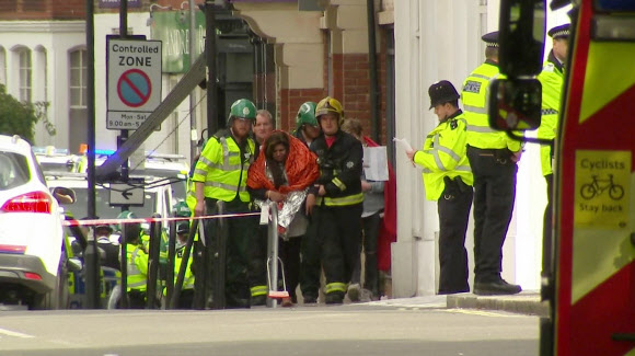 출근길 런던 지하철열차 폭발 테러…다수 부상
