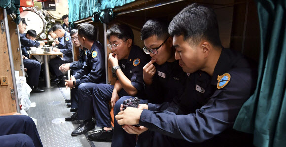 해군, 잠수함 수중작전?승조원 생활 첫 공개