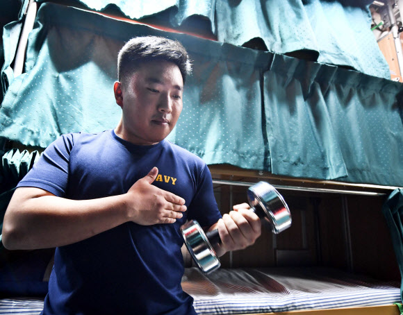 해군, 잠수함 수중작전 승조원 생활 첫 공개