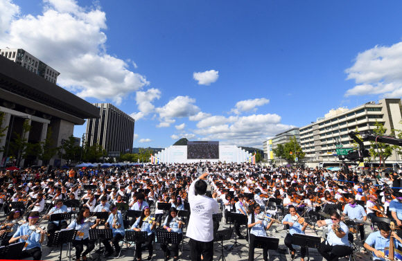 광화문광장 ‘1000인의 오케스트라’·‘재활용 악기 교향악단’ 협연