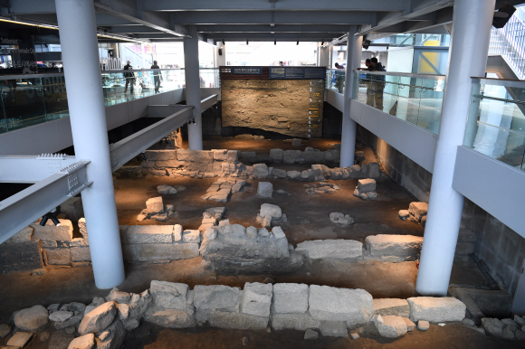 세운상가 지하 부지에서 발굴된 조선시대 중부관아터 유적을 원형 보존한 지하 1층 전경. <br>이호정 전문기자 hojeong@seoul.co.kr