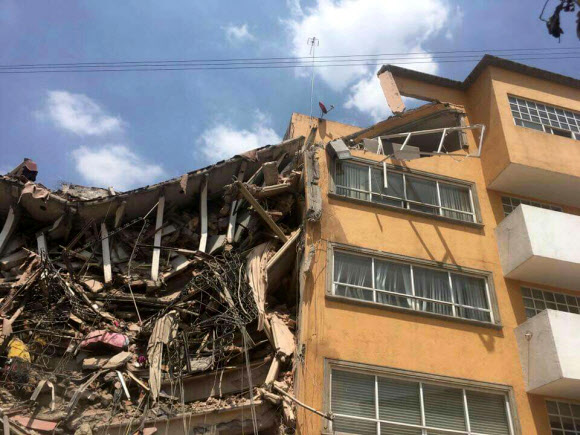 지진으로 무너진 멕시코 건물