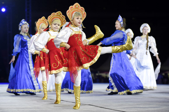 춤의 향연 속으로