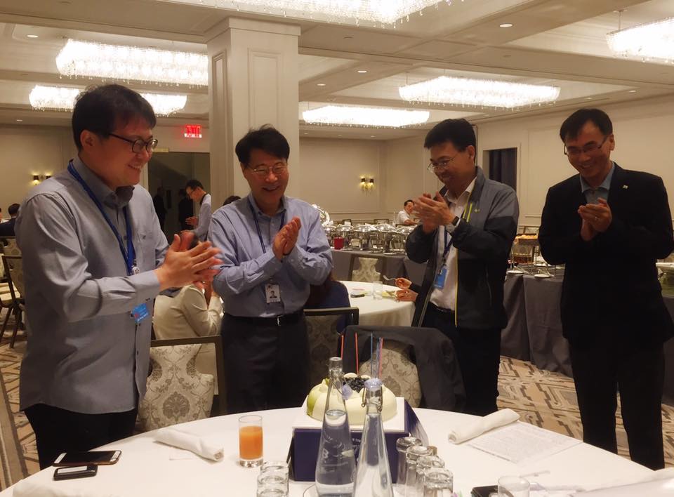 미국 순방 둘째 날 생일을 맞은 장하성 정책실장의 모습. 청와대 페이스북