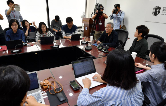 황석영-김미화,’블랙리스트’ 조사신청 회견