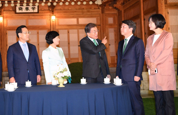 문 대통령, 여야 4당 대표 만찬회동