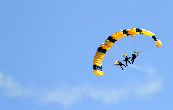 연합 고공강하 시범