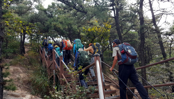 추석연휴 북한산둘레길 즐기는 등산객들