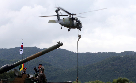 헬기 레펠 시범