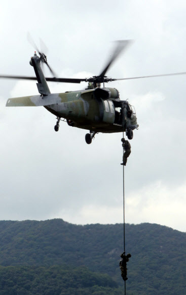 헬기 레펠 시범