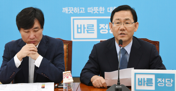 9일 바른정당 주호영 대표가 국회에서 열린 최고위원회의에서 모두발언을 하고 있다. 이종원 선임기자 jongwon@seoul.co.kr