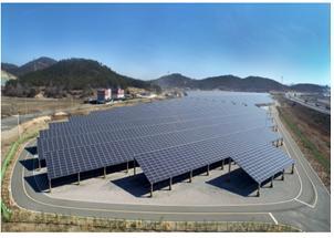 전남 영암군 F1 경기장에 설치된 태양광발전기(총 13.3㎿)가 새로운 명물로 주목받고 있다. 한국에너지공단 제공