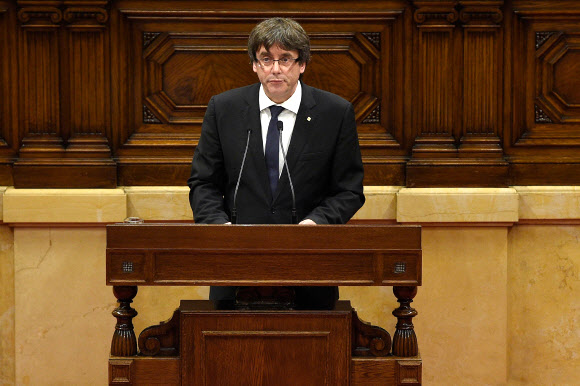 카탈루냐 수반, 독립선언절차 중단 제안
