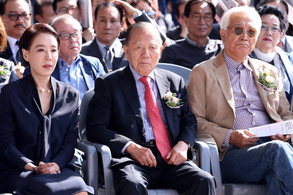 ’영원한 스타 신성일’ 야외특별전시 개막