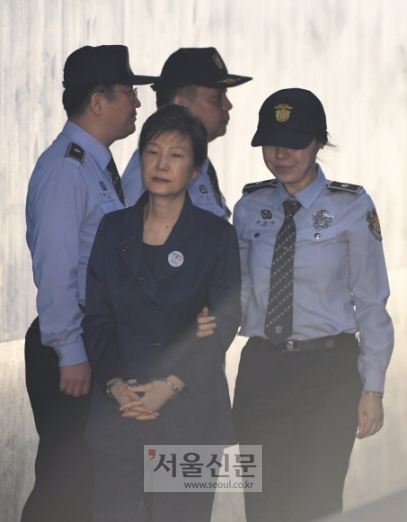 재판정 향하는 박 前대통령