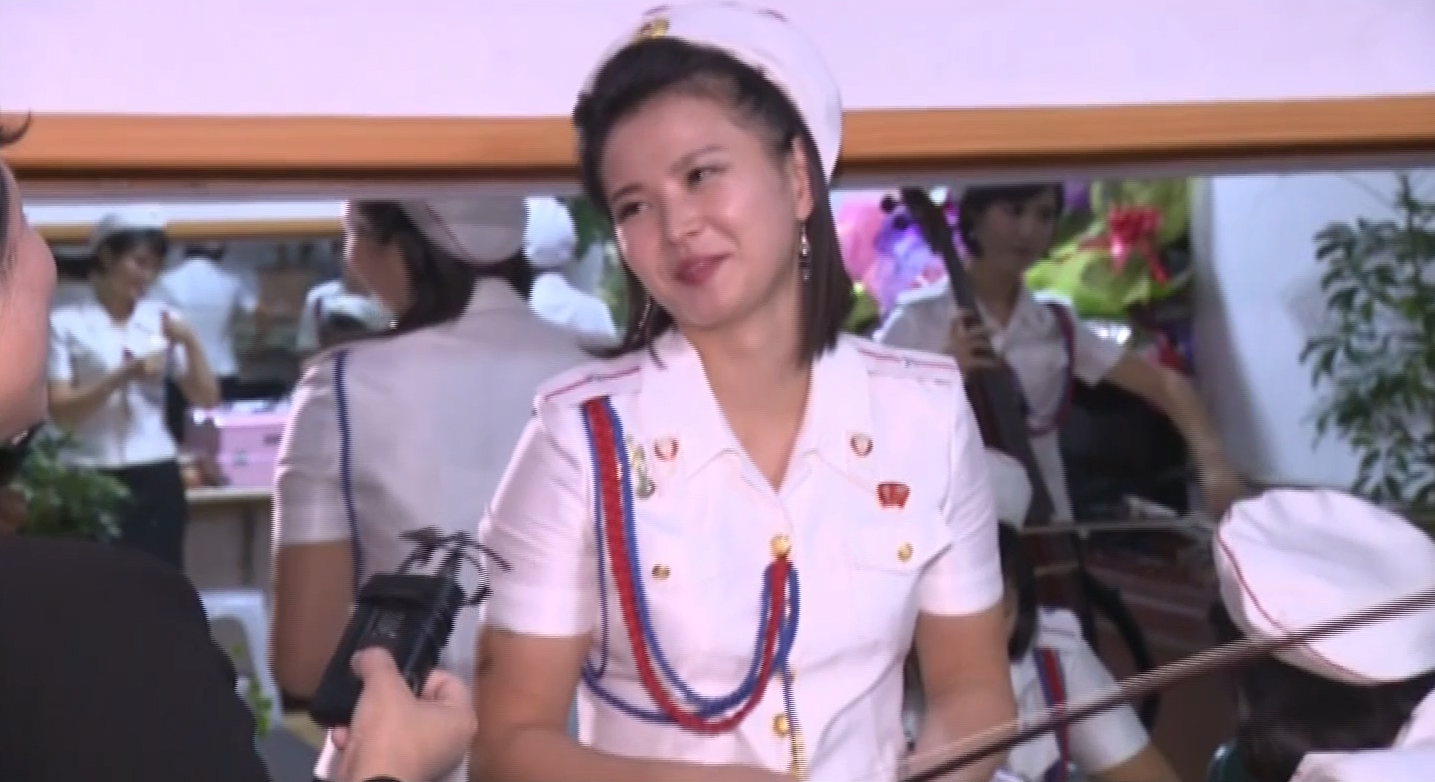 북 TV, 모란봉악단 무대 뒤 분장실 공개