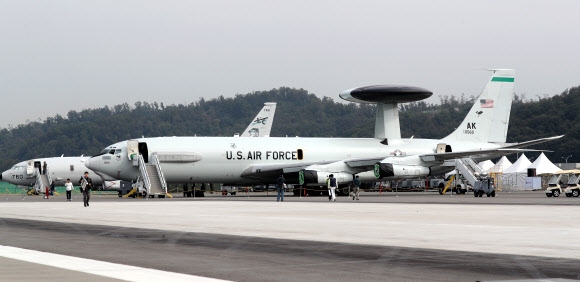 하늘의 ’눈’ 미군 E-3 AWACS 조기경보기