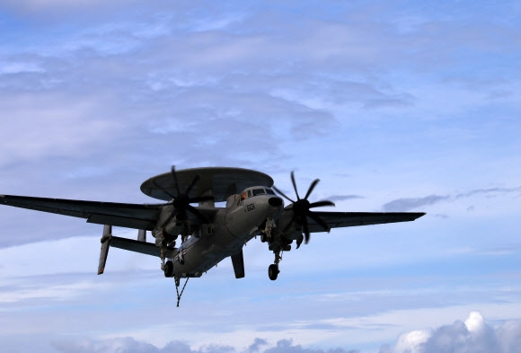 한미 연합훈련 레이건호…비행하는 전투기