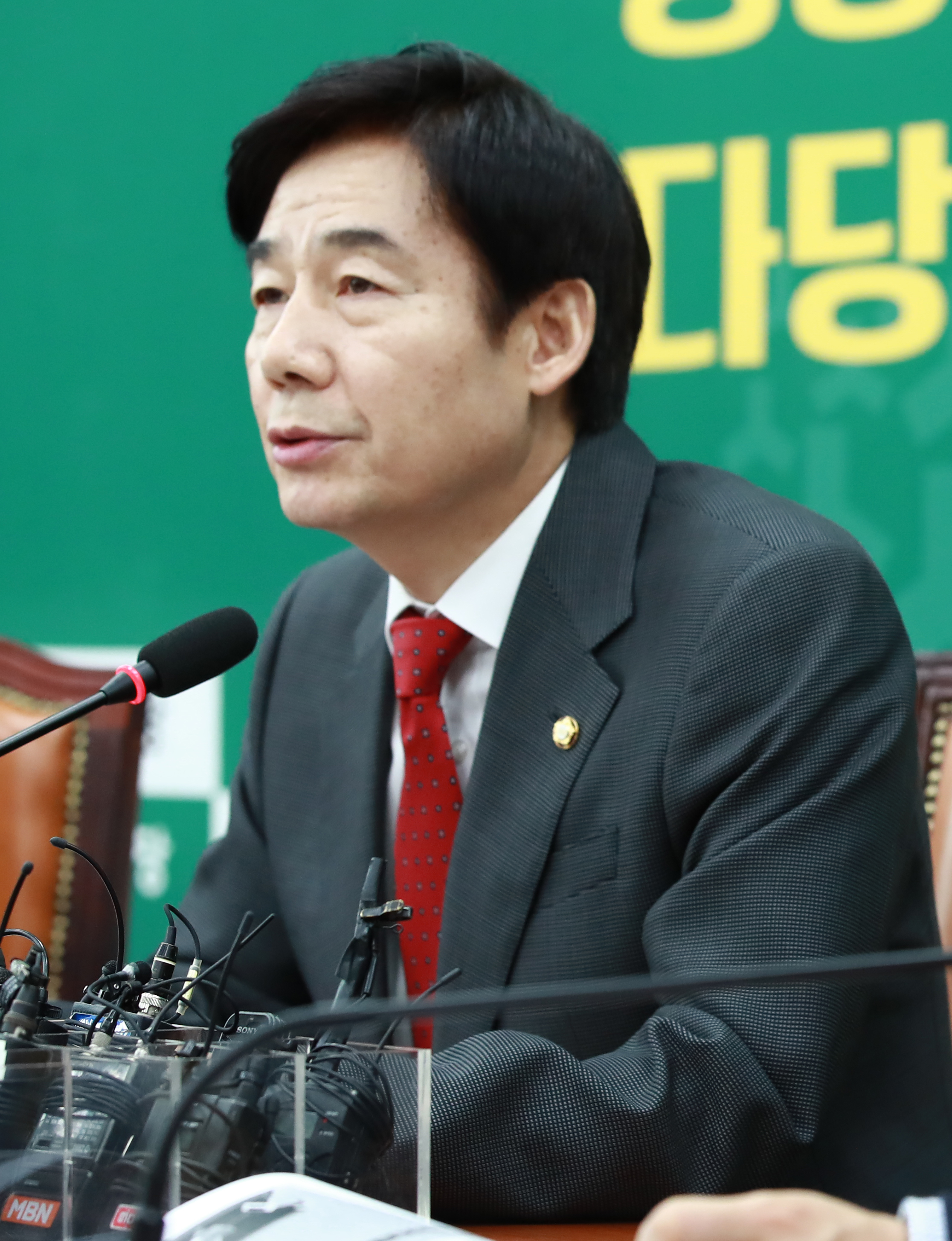 홍종학 중소벤처기업부 장관 후보자 증여 문제 비판