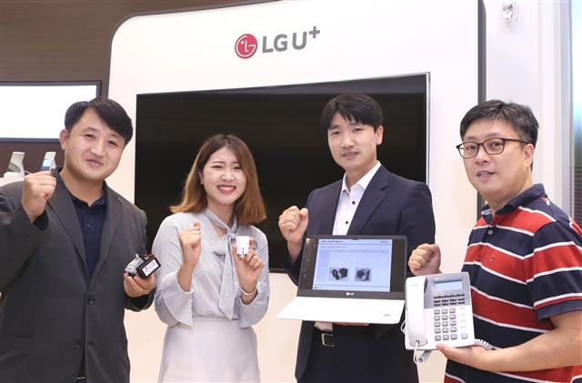 LG유플러스 협력사 관계자들이 ‘협력사 제안의 날’을 통해 채택된 아이디어 제품들을 선보이고 있다. LG그룹 제공