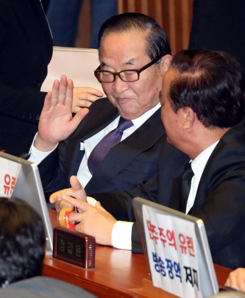 서청원 자유한국당 의원이 1일 국회 본회의에 참석해 앉아있다. 강성남 선임기자 snk@seoul.co.kr
