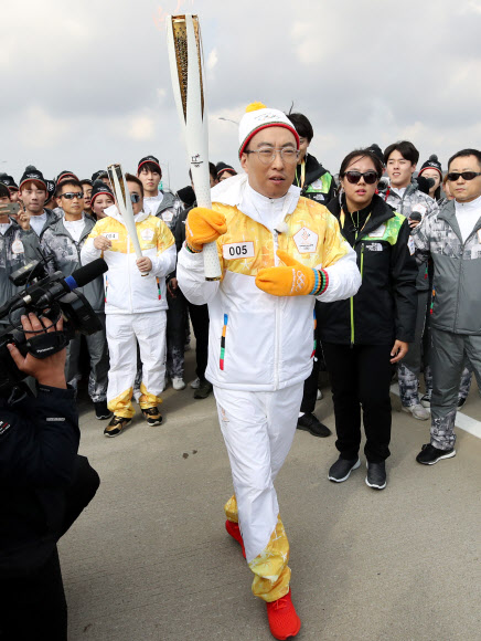 개그맨 박명수 성화봉송