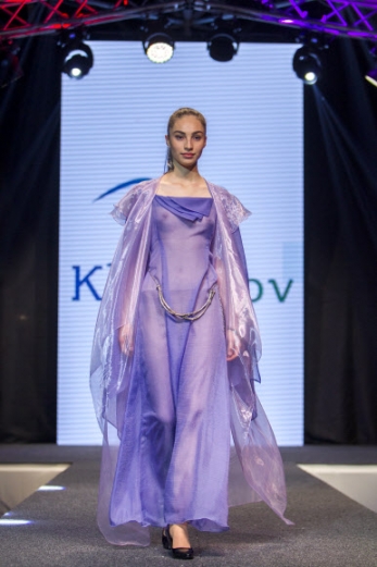 모델이 4일(현지시간) 몰도바의 수도 키시나우에서 열린 ‘2017 몰도바 패션 위크’중 디자이너 Ruslan Hvastov의 컬렉션을 선보이고 있다.<br>EPA 연합뉴스