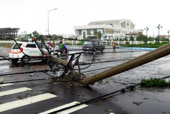 APEC 앞둔 베트남 태풍 강타… 40여명 사상·3만 5000명 대피 