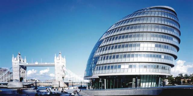 런던시청 건물처럼 독특한 형태는 과학 기술과 예술적 상상력이 더해져 만들어진 것이다. 전혀 별개의 분야처럼 생각되던 과학 기술과 예술이 만나 놀라운 결과를 내는 사례가 점점 많아지고 있다. 영국 런던시 제공