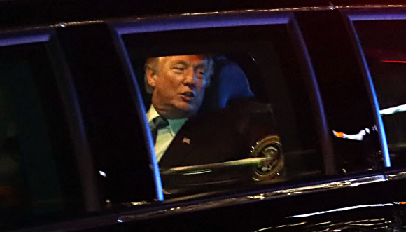 트럼프, 청와대 만찬 위해 이동