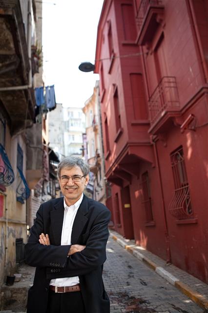터키 이주민들의 삶과 사랑을 그린 장편소설 ‘내 마음의 낯섦’의 작가 오르한 파무크는 “나는 나 자신을 설명할 때 이스탄불을, 이스탄불을 설명할 때 나 자신을 설명한다”고 말할 만큼 이스탄불이라는 도시에 대한 애정이 가득하다. 민음사 제공
