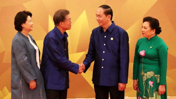 악수하는 한-베트남 정상